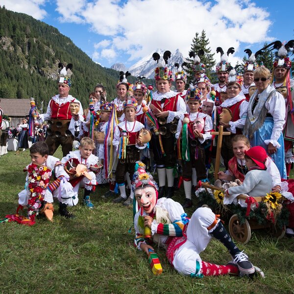 Abiti tradizionali della cultura ladina in Val di Fassa | © Andrea Costa  - Archivio Immagini ApT Val di Fassa
